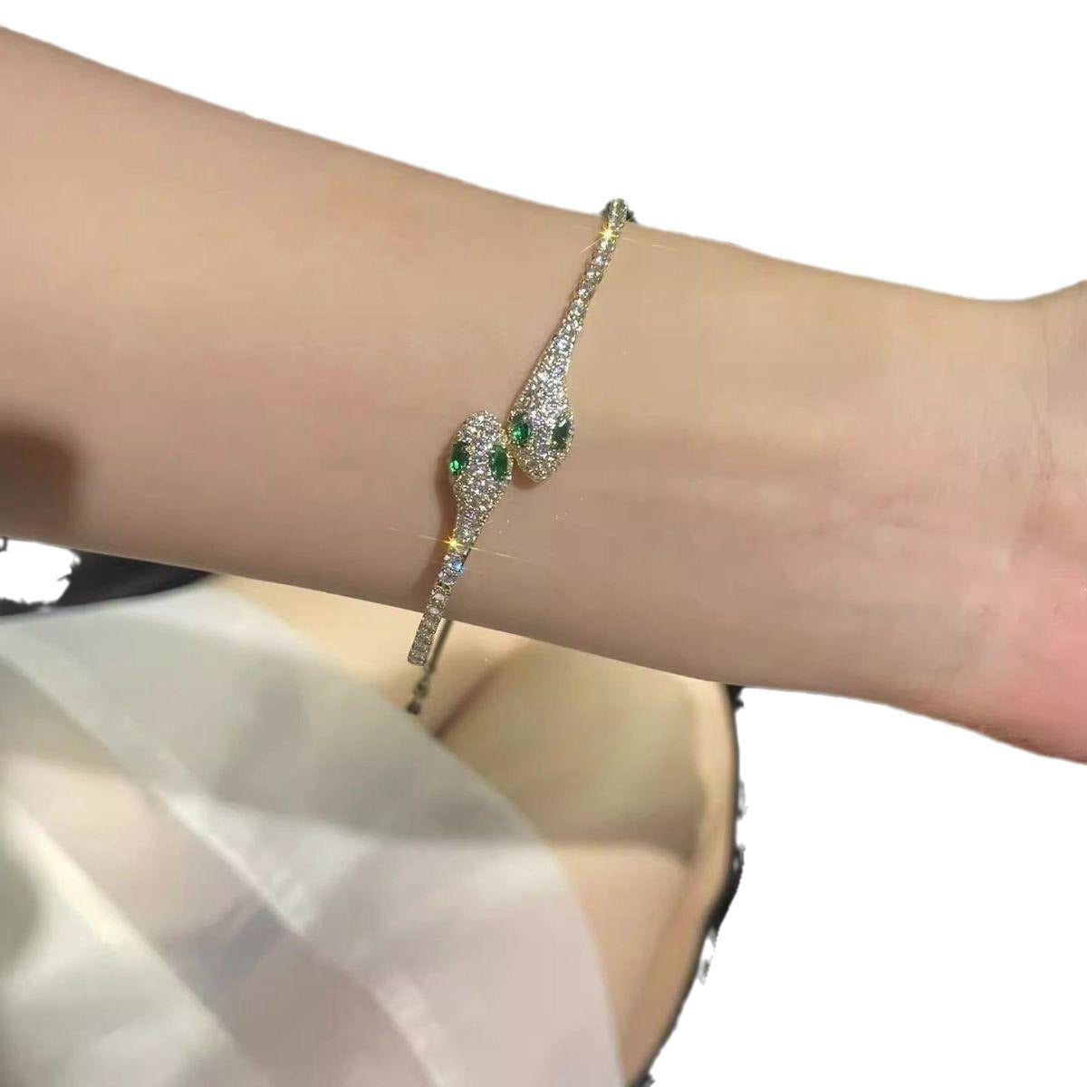 Small Green Snake Full Diamond Light Luxury Bracelet Women's 2024 New Explosive Unique Design Bracelet Niche High-end Bracelet