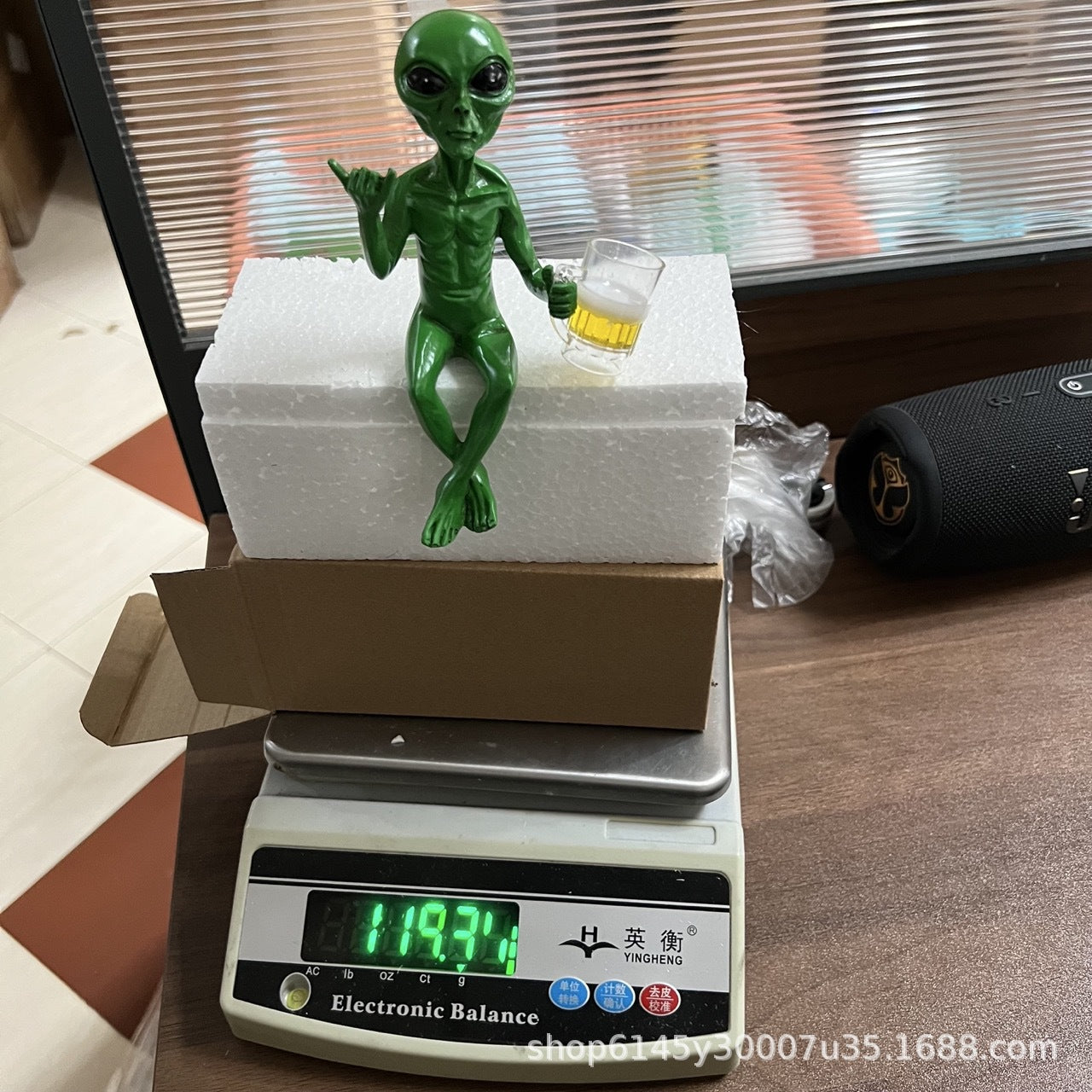 [Cross-Border Hot Sale] Alien Resin Ornaments Ufo Indoor And Outdoor Garden Decoration Small Statues Home Decoration