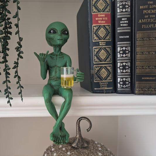 [Cross-Border Hot Sale] Alien Resin Ornaments Ufo Indoor And Outdoor Garden Decoration Small Statues Home Decoration